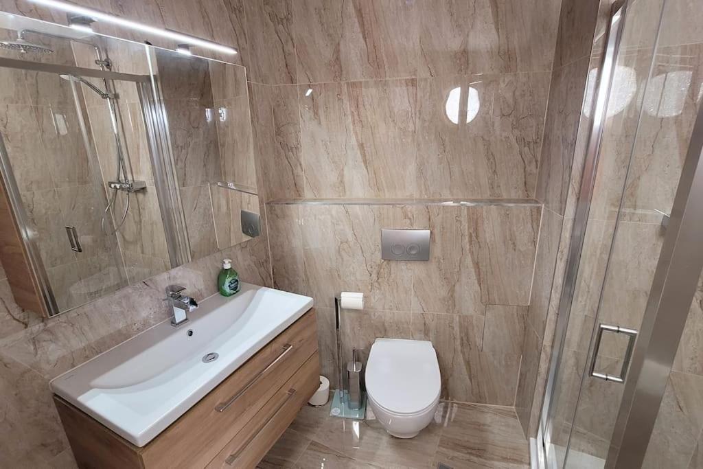 Luxusni Apartman Nedaleko Centra Πράγα Εξωτερικό φωτογραφία